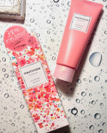 ♡こちらは以前ロフトの『ウェルネス&ビューティー』で出会った時にとっても気になっていたボディ用スクラブinゴマージュmeshimase 『ゴマージュシュガー』。フレッシュな印象のブランドです&hellip;のInstagram画像