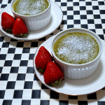 .レンチンで簡単♪ 食べたいと思ったらすぐ！10分もかからずにできますよ☺️🍫抹茶の米粉フォンダンショコラ(ココット2個分)◆材料◆板チョコ(ホワイト)・・・6カケ分米粉・・・大さじ5&hellip;のInstagram画像