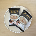 ピンボックスジャパン様よりトリュフリゾットいただきました！お湯をかけてご飯に混ぜるだけ！めちゃくちゃ簡単で美味しいリゾットがすぐに出来上がります✨しかも味もしっかりトリュフの香りとチーズの&hellip;のInstagram画像