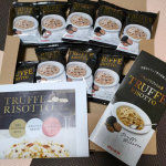 モニプラ様のモニターに当選しました🎉お湯を注ぐだけで簡単にトリュフリゾットが作れます🍴お湯を入れた瞬間からトリュフの匂い〜💞お湯の量を調整すれば自分の好みの濃さにできます👍ご飯たっぷり&hellip;のInstagram画像