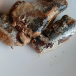 カネ吉のいわしのオリーブ油漬けを試しました！オリーブ油漬けって珍しいですよね？しかも、パウチタイプ😀現在オリーブ油が高騰しているので、こういう商品があるのは嬉しいです。私はそのままと、サラ&hellip;のInstagram画像