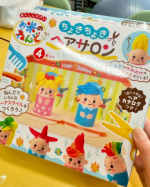 お米でできたねんどのヘアサロンセット！米粉と塩分と水でできているため、アレルギーの心配が少なく安心して遊ぶことができます❣️ヘアサロン遊びができるお道具がいろいろはいっていてお家遊びに最適！👊&hellip;のInstagram画像