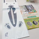 .可愛いうさぎデザインのペーパーストッカー♡なんと素材はペットボトル原料再利用(30u0025)🍀エコで嬉しい♡色んなところにぶら下げられるので便利です!!箱のまんま置けない場所などにバッチ&hellip;のInstagram画像