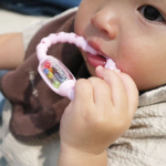 #PR #株式会社クラデンジャパン #クラプロックス #歯がため #monipla #curaprox_fan1歳2ヶ月にしてもう奥歯まで生えてきてます✨歯固め渡してみたらずっとかみかみ✨😊&hellip;のInstagram画像