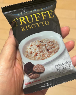 濃厚トリュフリゾットの素使って見ました。10食セットです。このリゾットは本格濃厚なトリュフリゾットが簡単に作れるもの。必要なのはお湯とあたたかいごはんだけとシンプル♪フリーズドライですね。&hellip;のInstagram画像
