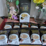 この度は、ピルボックスジャパン株式会社さまの濃厚トリュフリゾットの素をお試しする機会に恵まれました❤これは、温かいご飯とお湯と混ぜ合わせるだけで本格トリュフリゾットが作れるフリーズドライ製法の商品で&hellip;のInstagram画像