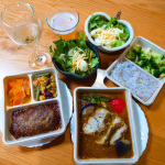 🍴おうちごはん🍴帰宅が遅くなっても、しっかり美味しいおうちごはん！冷凍食品とは思えないくらい、丁寧に作られています。雑穀ごはんはもちもちで、かなり美味しかったです！メインもお野菜も家庭では&hellip;のInstagram画像