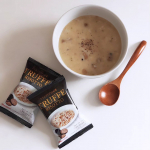 ピルボックスジャパンの『濃厚トリュフリゾットの素』。温かいご飯を用意してお湯をかけて混ぜるだけで簡単に作れるトリュフリゾットです。即席でコクのあるおいしさが味わえてお気に入り。ご飯を少なめ、お湯も&hellip;のInstagram画像