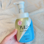 ♡アレルジーナ抗ヒスタミン成分配合 泡ボディソープ容量：450mL価格：877（税込）ムズカユ肌を「洗う」簡単ケア抗ヒスタミン成分配合ボディソープ🫧敏感肌の私は、冬の乾燥や、季節の&hellip;のInstagram画像