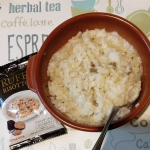 【至極の濃厚トリュフリゾットの素】イタリアン料理が大好きなので、トリュフリゾットと聞いただけで気分が上がります。わくわくしながら作ってみました。温かいご飯にトリュフリゾットの素を乗せて、お湯を&hellip;のInstagram画像