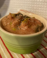 はまりにはまっているトリュフリゾットの素。あんまりにも美味しいから、お野菜にもあうのでは？と、煮込みを作ってみました。材料：トリュフリゾットの素、2個　　トマト缶　１缶　　レタス　適量　ク&hellip;のInstagram画像