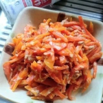 オリゴのおかげ使ってみました！トマトにかけて食べたり🍅人参サラダも作ってみました。　・人参サラダ1.人参を細かく切ってレンチン2.1にマヨネーズ、ツナ、練りゴマ、オリゴのおかげを入れて混&hellip;のInstagram画像