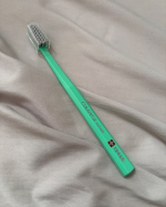 この歯ブラシの束感すごいよ歯の密着具合も最高で磨いてて気持ちいいから、ほんとおすすめする#PR #株式会社クラデンジャパン #クラプロックス使ってみた #ベルベット #monipla #cur&hellip;のInstagram画像