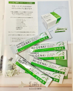 ハイ・ゲンキ スピルリナ、ハマってます。パッケージがリニューアルしてスティック状になったので、立ててストックしやすくなりましたぁ🤗味が美味しくてもぐもぐ食べてますが、油断すると粉が喉に詰まりそうに&hellip;のInstagram画像