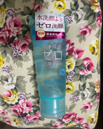 ..&ldquo;界面活性剤を使わない&rdquo; 洗顔です🌈皮脂密着モイスチャー成分※が、皮脂汚れに密着！肌の負担を抑えながら汚れを落としてくれるそう😆※PPG-9ジグリセリルコラーゲンヒアルロン酸&hellip;のInstagram画像