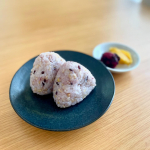 2〜3合の白米に、1袋入れて炊くだけで、ぷちぷち&もっちり食感の雑穀ご飯が、簡単にできる🍚【北海道産の玄米雑穀】ビタミン・ミネラル、食物繊維が豊富に含まれていて、噛めば噛むほど自然な甘みも感じ&hellip;のInstagram画像