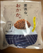 マルモトさんの2024年3月1日発売新商品！鰹節屋のふりかけ「素直な、おかか。」を頂きました。ソフトタイプで、ご飯によく馴染んで、お味もとってもおいしいです😋写真はご飯にかけたバージョンと、おに&hellip;のInstagram画像