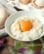 卵かけご飯のこだわりってありますか？ご飯に直接っ卵を落とす派、溶いた卵をご飯にかける派。かけるのは醤油？だし入り醤油？ふりかけとかはかける？コメント欄で教えてください！＊＊＊＊＊&hellip;のInstagram画像