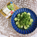 箸休めにぴったり！玉露園「わさび風味こんぶ茶」でさっぱり浅漬け♪きゅうり2本を食べやすい大きさにカットし、ジップロックへ。こんぶ茶小さじ2とお酢大さじ1を加えてよくもんだら冷蔵庫で半日ほど漬け&hellip;のInstagram画像