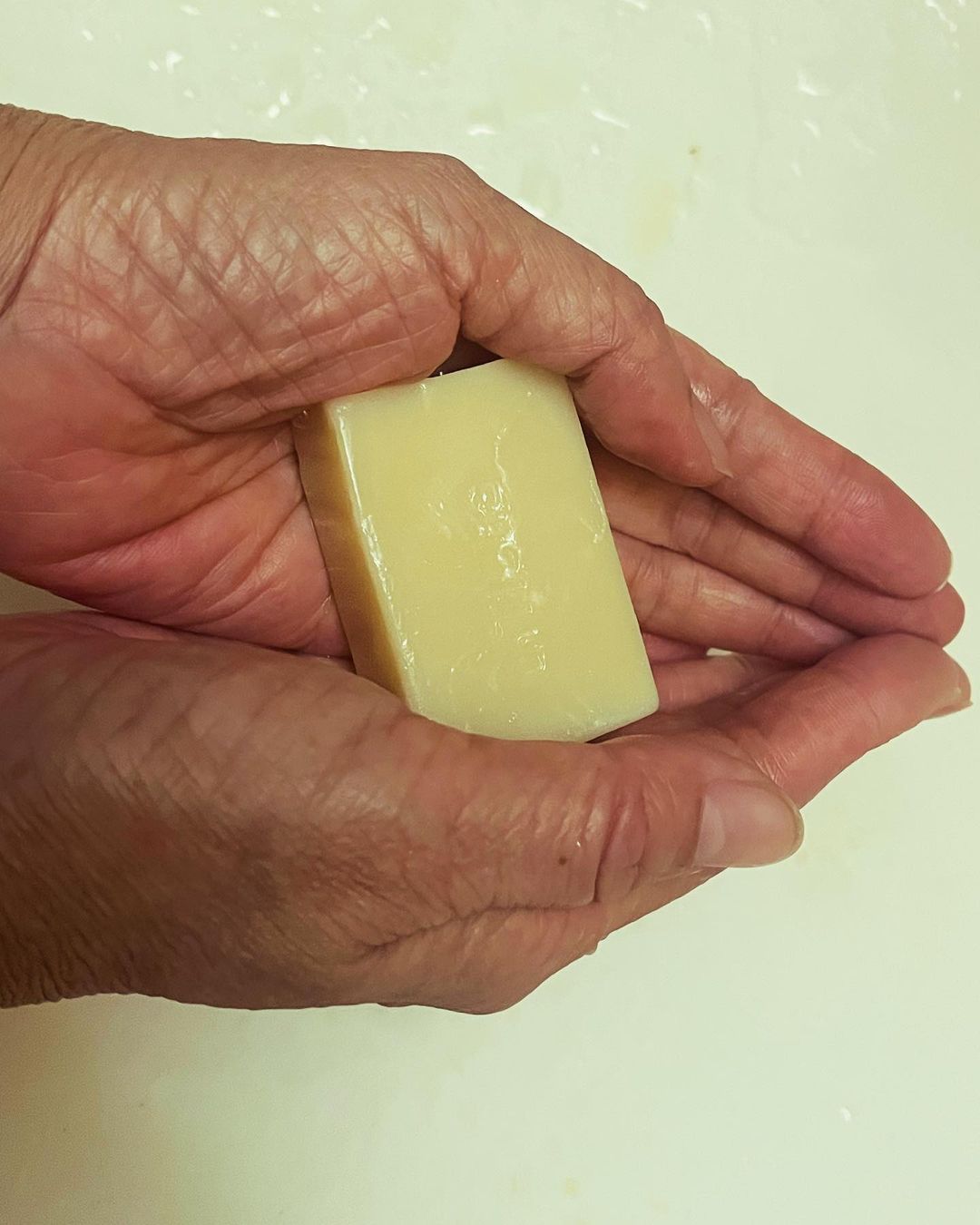 口コミ投稿：季節的にも年齢的にも肌が日によっては調子が良く無いのでオーガニックの洗顔石鹸使…