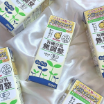 ..＼ 毎日飲みまくってる大好きな豆乳🖤 ／.マルサンアイの有機豆乳無調整は有機大豆だけを使用した大豆本来のおいしさを追求した自然派志向、大豆固形分9%の豆乳なんだって😳.いろんな豆&hellip;のInstagram画像