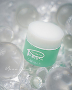 ひじとかかとのカサカサが万年気になっていて&hellip;クリームつければいいのにね(^^)面倒くさくて&hellip;つい、つい放置😂今回素敵なクリームいただいたので使ってみました！「ピアベルピア クリームS」軽&hellip;のInstagram画像