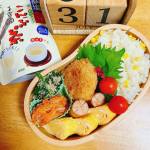 今日のお弁当。今日の卵焼きは玉露園様の減塩こんぶ茶で！美味しい😀#PR #玉露園 #減塩こんぶ茶 #玉露園のこんぶ茶 #monipla #gyokuroen_fan#お弁当 #わっぱ弁当#社&hellip;のInstagram画像