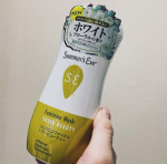 サマーズイブフェミニンウォッシュ シアービューティーデリケートなお肌の黒ずみ解消に。結構使ってるの。なんとなーく明るいお肌になったきがする。他のシリーズもつかってみたいよね。#PR #&hellip;のInstagram画像