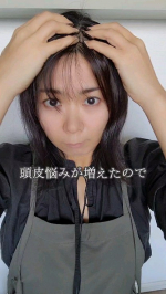 髪の分け目や頭皮の日焼け&hellip;🌞お肌の悩みも尽きませんが頭皮の悩みも増えてきましたそこで、「ナノバブル」というキラーワードに惹かれ‣ haru 薬用 スカルプエッセンス使い始めました☺️&hellip;のInstagram画像