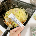 新パッケージになった玄米酵素を！塩焼きそばの中にイン！！！味も色もかわらないので、こっそり栄養補給できちゃいます🥰パッケージがかわって薬っぽさがなくなりましたね！手軽な栄養補給にこちらをぜひ！&hellip;のInstagram画像