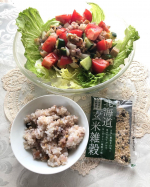 おはようございます．玄米雑穀を使ってチョップドサラダを作りました。食欲がわかない時にもサラダと共に雑穀を食べやすい大きさにカットしたので、食が進みます。ご飯だけでなくサラダやスープにも活用したいで&hellip;のInstagram画像