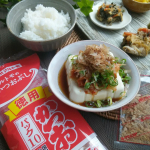 🎐夏に欠かせない大好きな冷奴🥢そして、冷奴にかかせないのはやっぱりかつお節かつお節をたっぷりかけると旨味たっぷりだから調味料も少なく済んで減塩にもなるよね💡今日はキムチと青ねぎもトッ&hellip;のInstagram画像