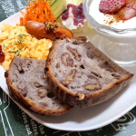 .今朝は昨日届いたパンの中からくるみのカンパーニュ❤もう早く食べた過ぎて、早速朝からいただきました😆昨日届いたのは、ハナサクベーカリー様の『ハードパンとベーグル6種7個セット』ハード&hellip;のInstagram画像