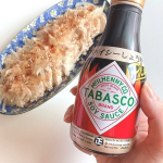 ..新感覚の万能調味料！辛いもの好きにはたまらない💗.味わい豊かな本醸造こいくちしょうゆをベースに、タバスコ&reg;ブランドペパーソースのスパイシーな風味と辛さをしっかり効かせてるらしい！.&hellip;のInstagram画像