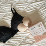 .@itoomof 様の母乳パット使用👶🏻🍼🤍前みたいにポタポタ出てこないけど、わざわざパット買うのもやしと思ってた矢先にこのパットに出会った🌈　マジで神！むれへんし痒くならない！フィットし&hellip;のInstagram画像