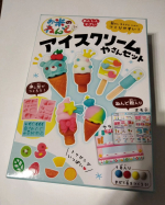 お米のねんど　アイスクリームやさんセットパッケージからとても可愛い❤うちの👧が大喜びでした！さっそく、粘土をこねて色々と作っていました。後に、色の組み合わせ方ものっているのでそれをもとに好&hellip;のInstagram画像