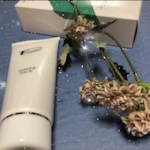 モニプラファンサイトで提供いただきましたピアベルピア様のマリンパックです。毛穴スッキリ！海の恵みクレイパック　手の甲に伸ばしてみます。伸びはいいですね。2分～5分くらいおいてカピカピになる&hellip;のInstagram画像