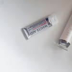 お肌がデリケートになっていても使えてお顔だけでなくボディにも使える 【Nalelu 薬用美白ホワイトエイド】はシミやくすみが気になるお肌に優しく塗れるホワイトニングクリームです♪有効成分はトラネキ&hellip;のInstagram画像