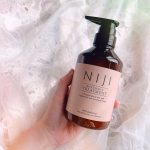 🌙NIJIリズミックシャンプー・トリートメントNIJI独自開発のフローラルのやさしい香りでバスタイムが楽しみになるシャントリ✨シャンプーはさらさらしたテクスチャーだけど泡立ちが良くって濃&hellip;のInstagram画像