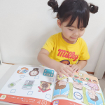 【繰り返す🔁】えまがたくさんお世話になった学研プティパといえば・・・シール貼りとカラフル絵本♡今回プティパを卒業するえまは学研のシールで学ぶドリル&darr;『はじめてのとけい』をお試しさせ&hellip;のInstagram画像