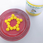 「カルシウムグミB1」子どもたちの健やかな成長に欠かせないカルシウムをはじめ、ビタミンD、マグネシウム、亜鉛などをバランス良く配合したグミタイプの栄養機能食品です。偏食気味の子どもの栄養補給に&hellip;のInstagram画像