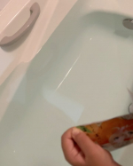 普段はお風呂に入るのを嫌がる4歳の長女が朝から早くお風呂に入りたいってずっと言ってて、率先して入浴剤を入れるのやってくれたよ😊新しく出た香りなんだって！愛媛のみかんと山形のお米❤️旅行に来た気分✈&hellip;のInstagram画像