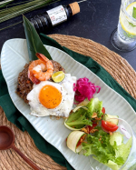 今日のお昼は、インドネシアの焼き飯『ナシゴレン』を作りました✨味付けには、正田醤油さまのアンチョビーナンプラー、ケチャップ、ウスターソースを使って、しっかりとした旨味とコクをプラスしました。ア&hellip;のInstagram画像