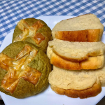 塩麹ベース小松菜のチーズと豆腐🍞三連休だからいいか！とかなり遅くまでかけて作りました🏋️換気が悪い🏠なもので🍞の香りが部屋に充満する中眠りにつきました😅気にしない家族感謝🙏&hellip;のInstagram画像