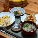 .これ、いつの？ってくらい前に作ったものですが💦画像が残ってたのでね😅 とりあえず. . .🍴おしながき🍴・天ぷら(海老、しめじ、人参と玉葱のかき揚げと？)・自家製高野豆腐と筍、いんげんの&hellip;のInstagram画像