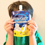 運動後のリカバリに「ランショット」走り続けるアスリートの為のドリンクです✨サッカー練習後の息子や、大会に向けたランニング後の主人が飲み始めましたグレープフルーツ味風で酸っぱすぎず、パウチだ&hellip;のInstagram画像