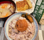 🍙　　　✴︎北海道玄米雑穀✴︎　　　先日の夜ご飯で玄米雑穀を白米に入れて炊き、いただきました。　　　北海道玄米雑穀には5つのこだわりがあります🌾　　　□100%北海道産□おいしいブレン&hellip;のInstagram画像