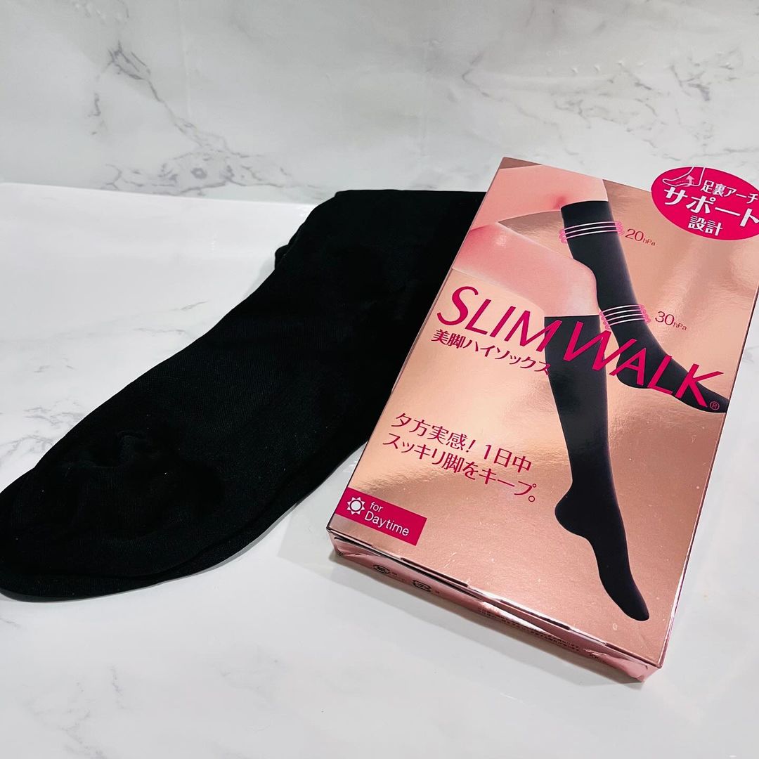 口コミ投稿：スリムウォーク美脚ハイソックスは、段階的な圧力で脚を優しく引き締め、むくみやだ…