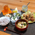 .ほぼ作り置きでの晩ごはん🍴おしながき🍴・鶏唐揚げ～レモンレリッシュがけ・長芋たんざく・蓮根サラダ・ピーマンとちくわの和え物・お味噌汁(豆腐、しめじ、わかめ)・雑穀ごはん・ウサギり&hellip;のInstagram画像
