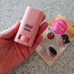 株式会社三宝の「テンスターヘナ白髪用カラースティック」使ってます。白髪ケアだけでなく、アホ毛ケアも同時にできる繰り出しタイプのカラースティックです。ブラウン、ダークブラウン、ソフトブラックの３&hellip;のInstagram画像